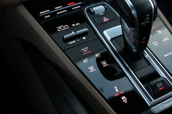 Porsche Cayenne Coupé 3.0 E-Hybrid *Pano*Sport Design*Sportuitlaat*Soft-Close*Sportstoelen*