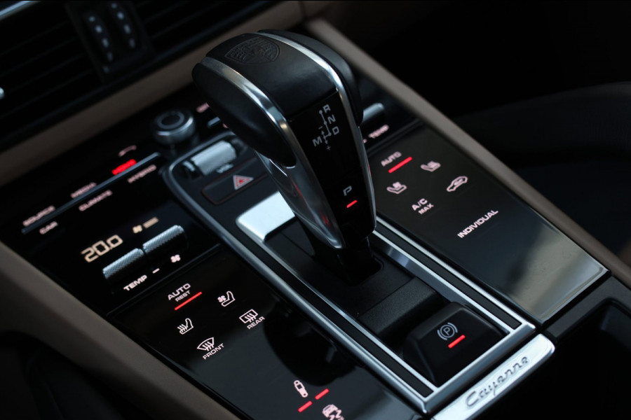 Porsche Cayenne Coupé 3.0 E-Hybrid *Pano*Sport Design*Sportuitlaat*Soft-Close*Sportstoelen*