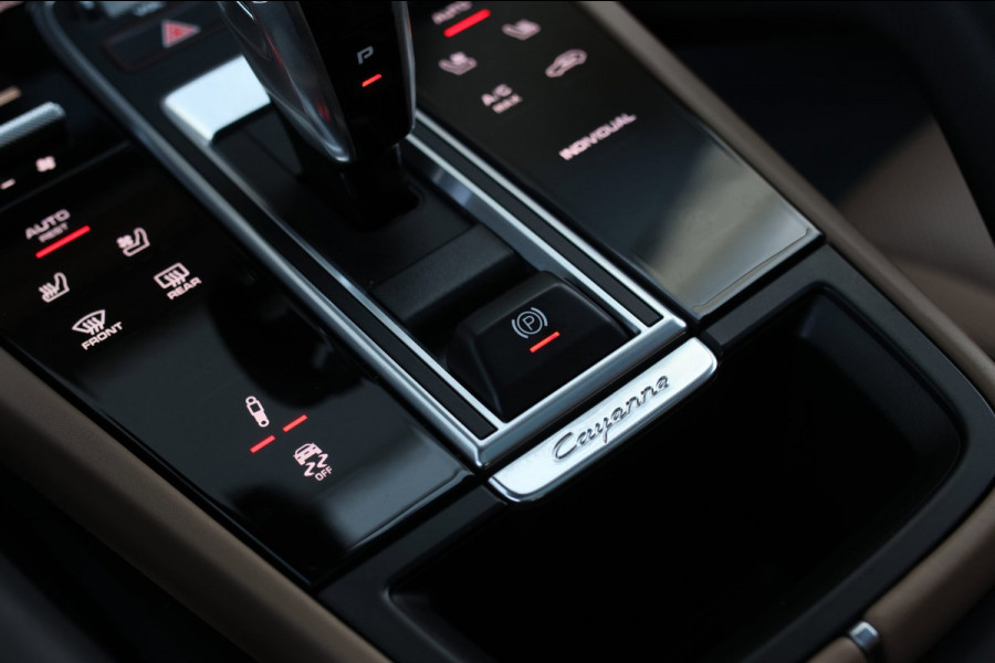Porsche Cayenne Coupé 3.0 E-Hybrid *Pano*Sport Design*Sportuitlaat*Soft-Close*Sportstoelen*