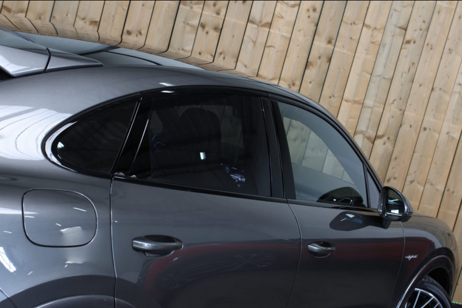 Porsche Cayenne Coupé 3.0 E-Hybrid *Pano*Sport Design*Sportuitlaat*Soft-Close*Sportstoelen*