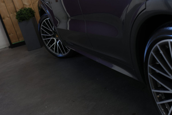 Porsche Cayenne Coupé 3.0 E-Hybrid *Pano*Sport Design*Sportuitlaat*Soft-Close*Sportstoelen*