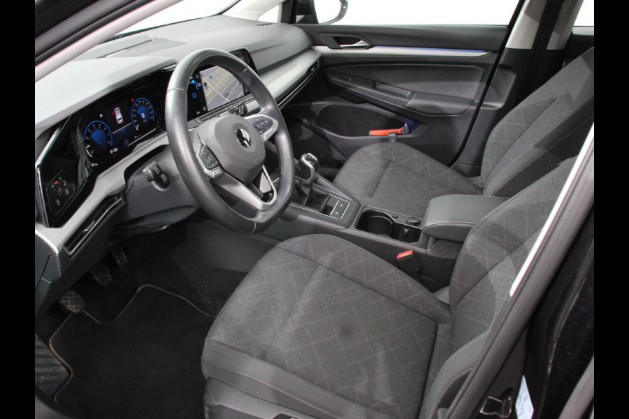 Volkswagen Golf Variant 1.0 TSI 110pk Life Digitale Cockpit  Sfeerverlichting Cruise Control Climate Control Parkeer sensoren Navigatie Apple Carplay/Android Auto  Keyless start