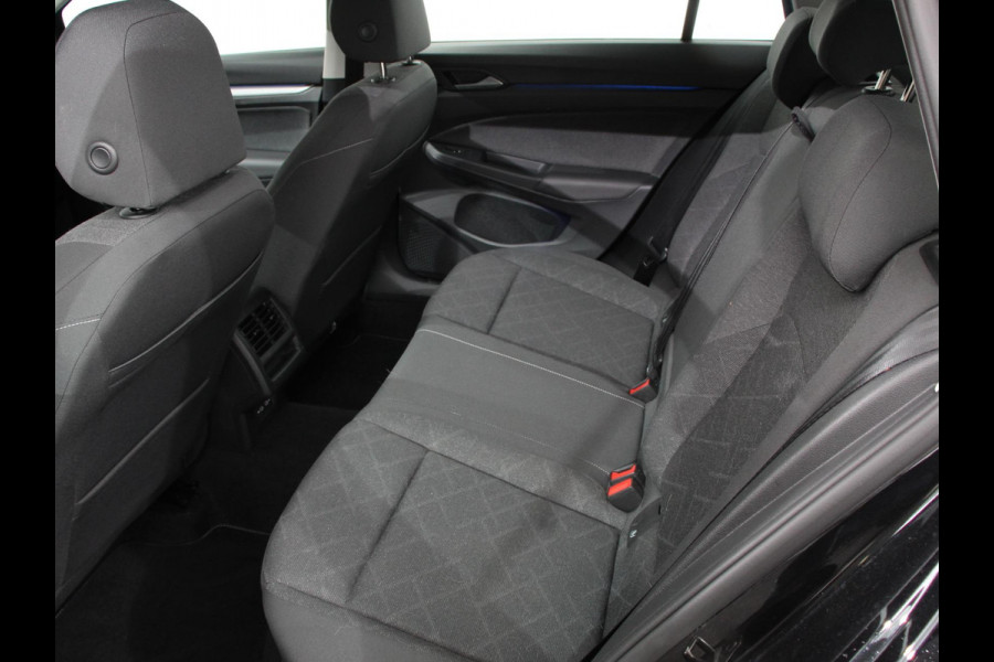 Volkswagen Golf Variant 1.0 TSI 110pk Life Digitale Cockpit  Sfeerverlichting Cruise Control Climate Control Parkeer sensoren Navigatie Apple Carplay/Android Auto  Keyless start