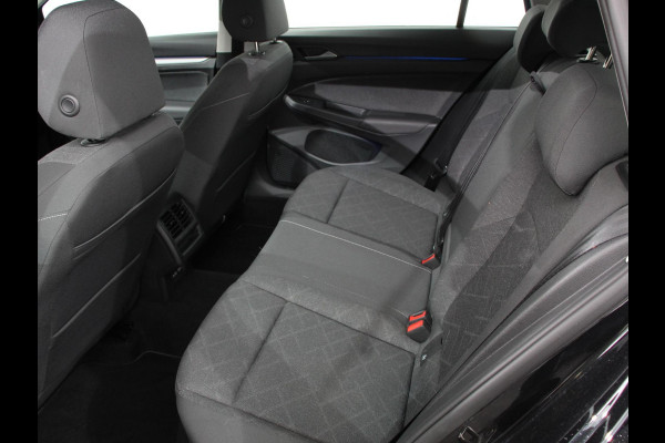 Volkswagen Golf Variant 1.0 TSI 110pk Life Digitale Cockpit  Sfeerverlichting Cruise Control Climate Control Parkeer sensoren Navigatie Apple Carplay/Android Auto  Keyless start