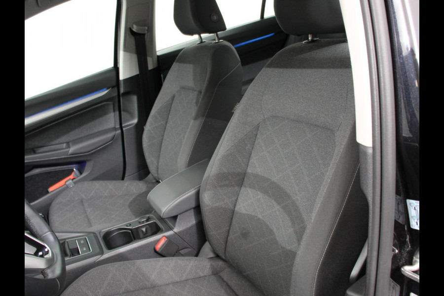 Volkswagen Golf Variant 1.0 TSI 110pk Life Digitale Cockpit  Sfeerverlichting Cruise Control Climate Control Parkeer sensoren Navigatie Apple Carplay/Android Auto  Keyless start