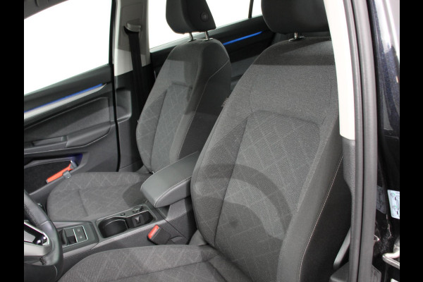 Volkswagen Golf Variant 1.0 TSI 110pk Life Digitale Cockpit  Sfeerverlichting Cruise Control Climate Control Parkeer sensoren Navigatie Apple Carplay/Android Auto  Keyless start