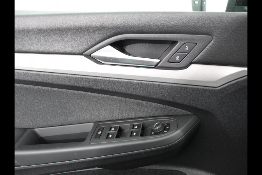 Volkswagen Golf Variant 1.0 TSI 110pk Life Digitale Cockpit  Sfeerverlichting Cruise Control Climate Control Parkeer sensoren Navigatie Apple Carplay/Android Auto  Keyless start