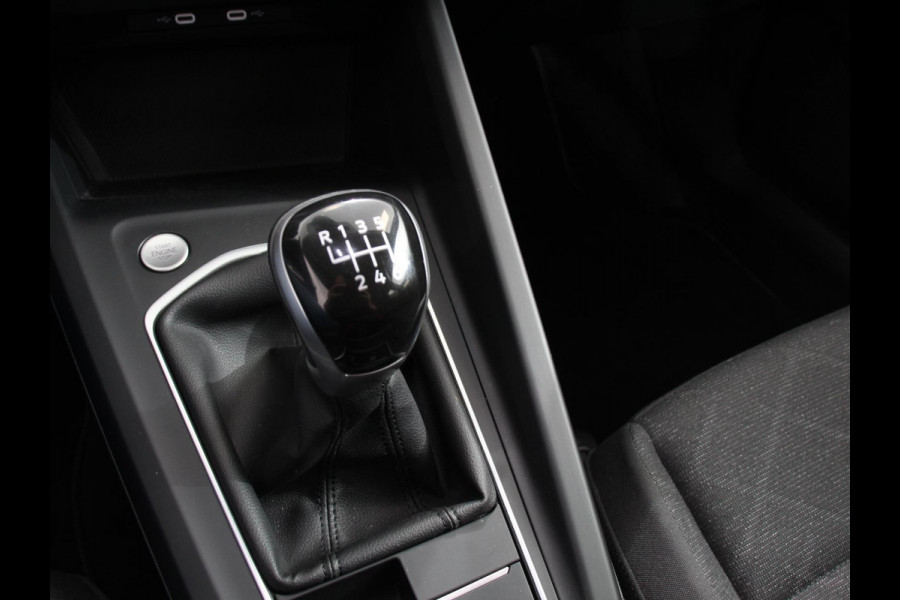 Volkswagen Golf Variant 1.0 TSI 110pk Life Digitale Cockpit  Sfeerverlichting Cruise Control Climate Control Parkeer sensoren Navigatie Apple Carplay/Android Auto  Keyless start