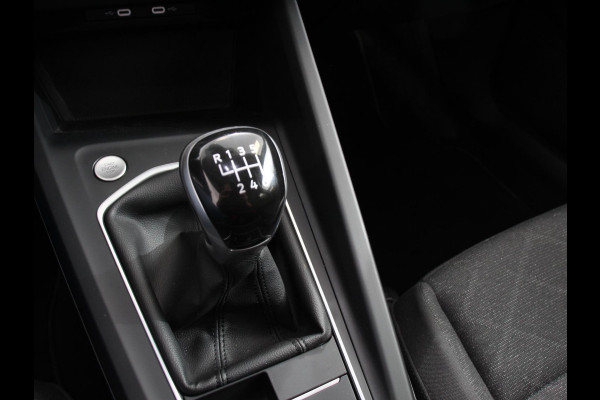 Volkswagen Golf Variant 1.0 TSI 110pk Life Digitale Cockpit  Sfeerverlichting Cruise Control Climate Control Parkeer sensoren Navigatie Apple Carplay/Android Auto  Keyless start