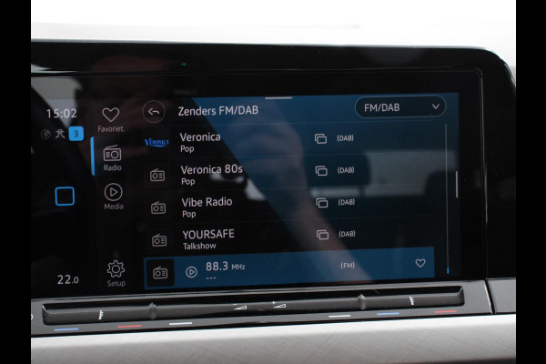 Volkswagen Golf Variant 1.0 TSI 110pk Life Digitale Cockpit  Sfeerverlichting Cruise Control Climate Control Parkeer sensoren Navigatie Apple Carplay/Android Auto  Keyless start