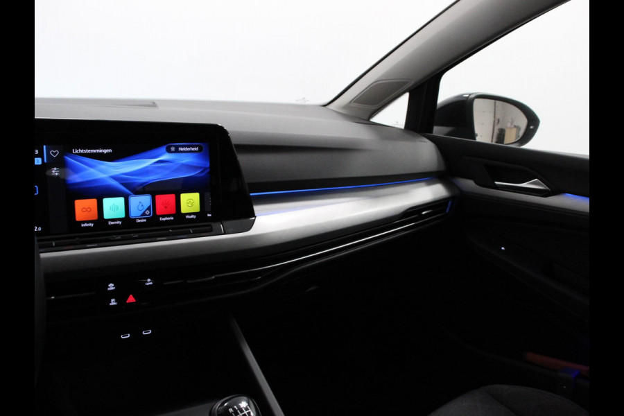Volkswagen Golf Variant 1.0 TSI 110pk Life Digitale Cockpit  Sfeerverlichting Cruise Control Climate Control Parkeer sensoren Navigatie Apple Carplay/Android Auto  Keyless start