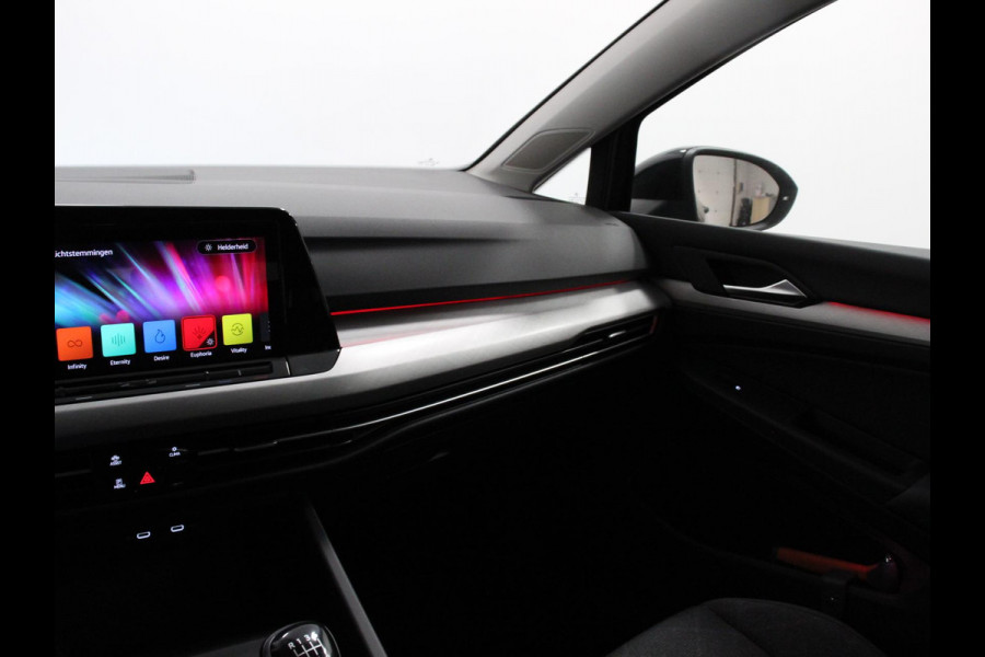 Volkswagen Golf Variant 1.0 TSI 110pk Life Digitale Cockpit  Sfeerverlichting Cruise Control Climate Control Parkeer sensoren Navigatie Apple Carplay/Android Auto  Keyless start