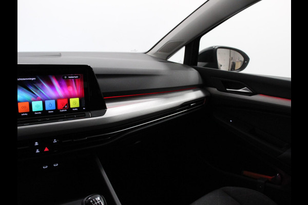 Volkswagen Golf Variant 1.0 TSI 110pk Life Digitale Cockpit  Sfeerverlichting Cruise Control Climate Control Parkeer sensoren Navigatie Apple Carplay/Android Auto  Keyless start