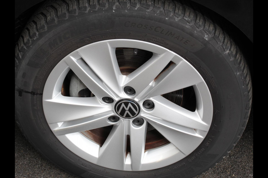 Volkswagen Golf Variant 1.0 TSI 110pk Life Digitale Cockpit  Sfeerverlichting Cruise Control Climate Control Parkeer sensoren Navigatie Apple Carplay/Android Auto  Keyless start