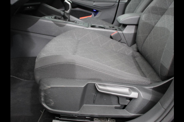 Volkswagen Golf Variant 1.0 TSI 110pk Life Digitale Cockpit  Sfeerverlichting Cruise Control Climate Control Parkeer sensoren Navigatie Apple Carplay/Android Auto  Keyless start