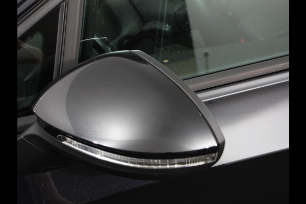 Volkswagen Golf Variant 1.0 TSI 110pk Life Digitale Cockpit  Sfeerverlichting Cruise Control Climate Control Parkeer sensoren Navigatie Apple Carplay/Android Auto  Keyless start