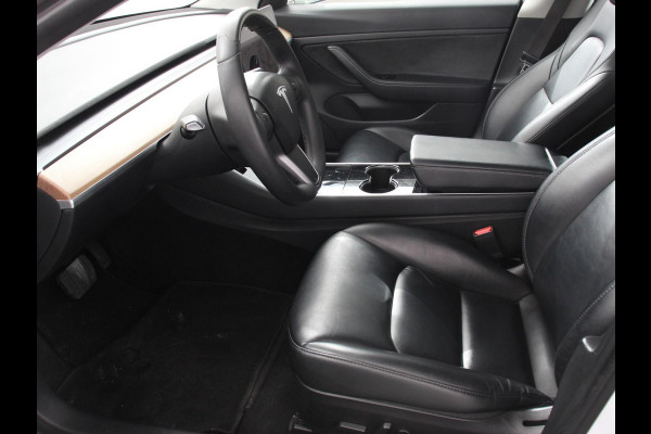 Tesla Model 3 Standard RWD Plus 60 kWh Panorama dak Navigatie Leder Parkeersensoren Camera 19" Sport Wheels
