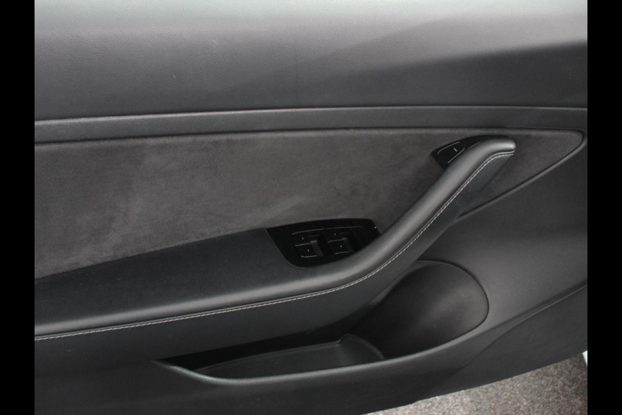 Tesla Model 3 Standard RWD Plus 60 kWh Panorama dak Navigatie Leder Parkeersensoren Camera 19" Sport Wheels