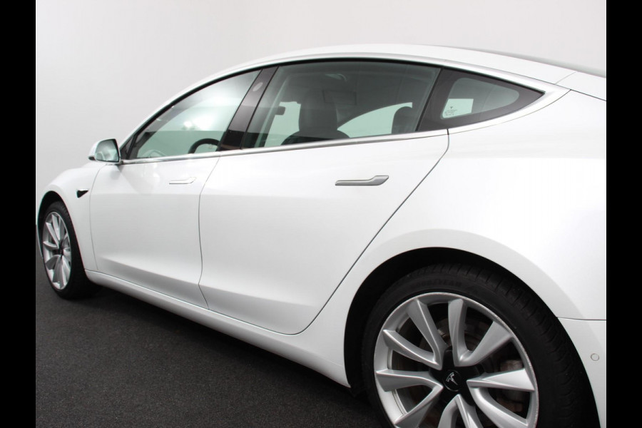 Tesla Model 3 Standard RWD Plus 60 kWh Panorama dak Navigatie Leder Parkeersensoren Camera 19" Sport Wheels