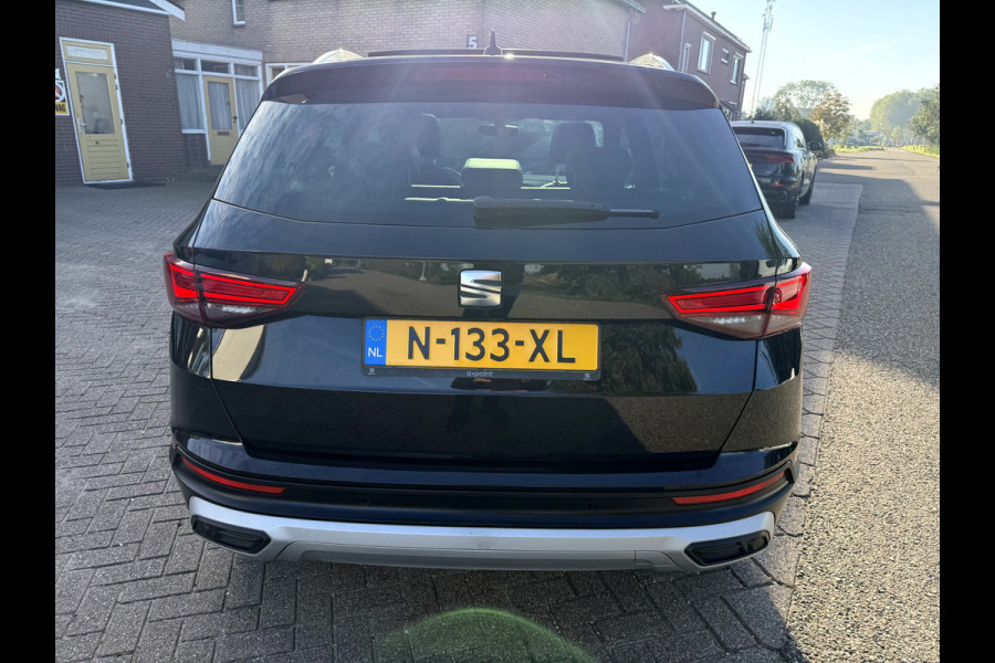 Seat Ateca 1.5 TSI Xperience Business Intense Panoramadak, Trekhaak, 19''Lmv