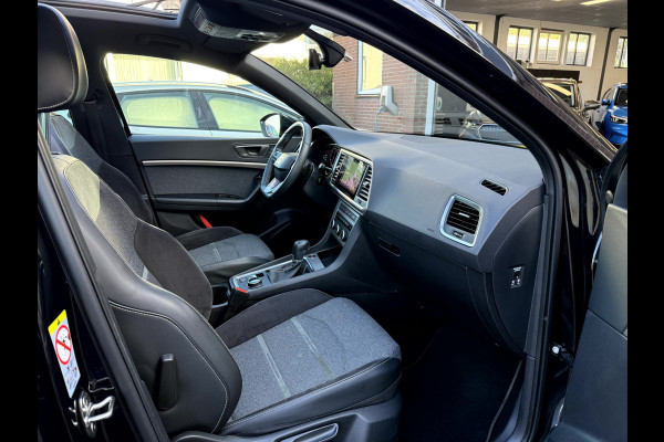 Seat Ateca 1.5 TSI Xperience Business Intense Panoramadak, Trekhaak, 19''Lmv
