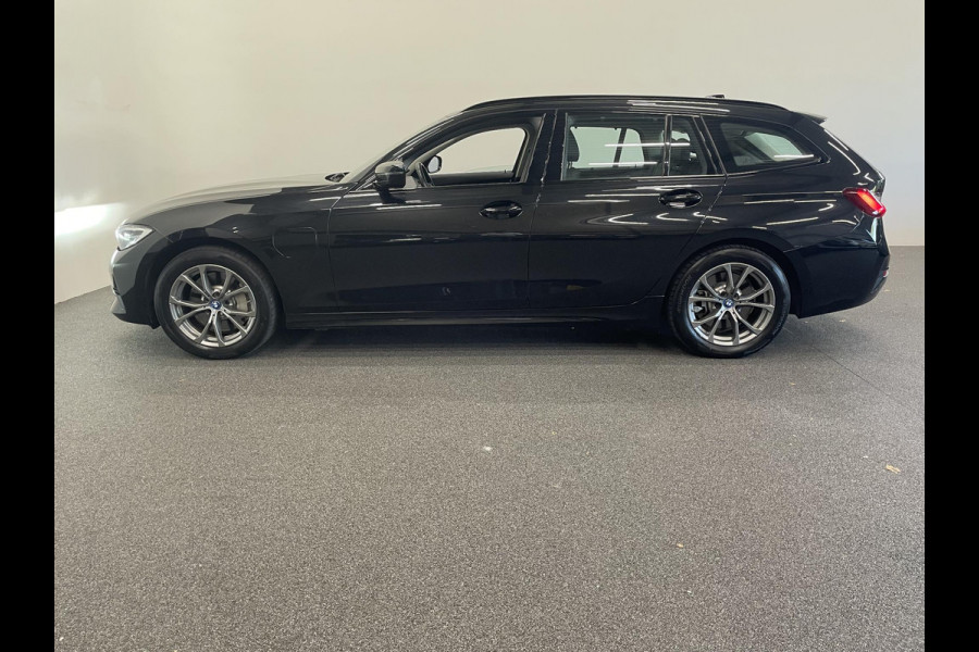 BMW 3 Serie Touring 330e Touring SportLine PHEV 292 PK AUT Navi Carplay Camera Achter PDC V+A Winterpack Sport Stoelen Active Protection Ambiance Licht