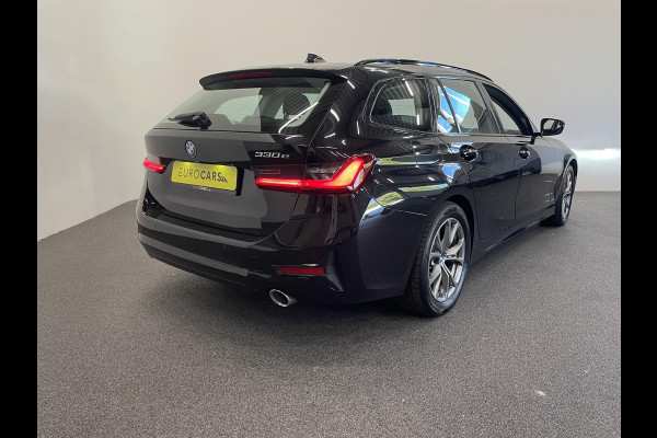 BMW 3 Serie Touring 330e Touring SportLine PHEV 292 PK AUT Navi Carplay Camera Achter PDC V+A Winterpack Sport Stoelen Active Protection Ambiance Licht
