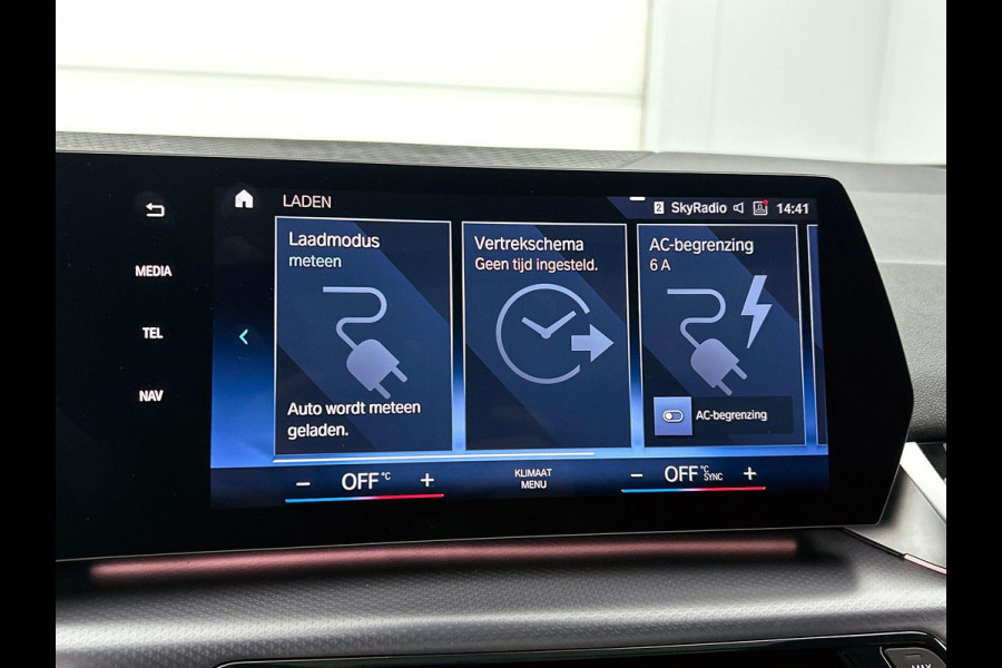 BMW 2 Serie Active Tourer 225e xDrive M-SPORT | PANO | SHADOW-LINE | CAMERA