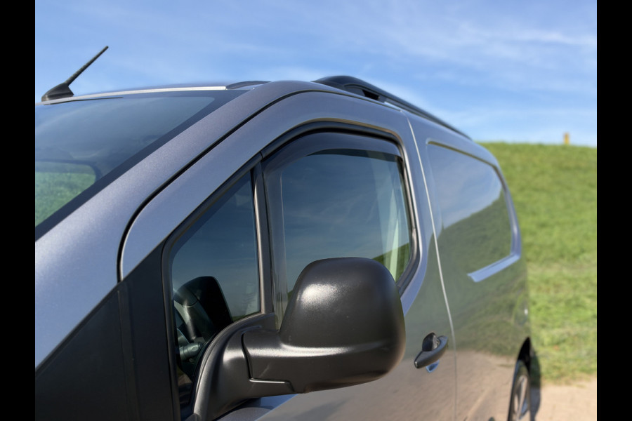 Peugeot Partner 1.5 BlueHDI Premium MAD Luchtvering op achteras | Maxxfan in laadruimte | Laadruimte bekleed met isolatie | PDC & camera A | 1e Eigenaar | NAP