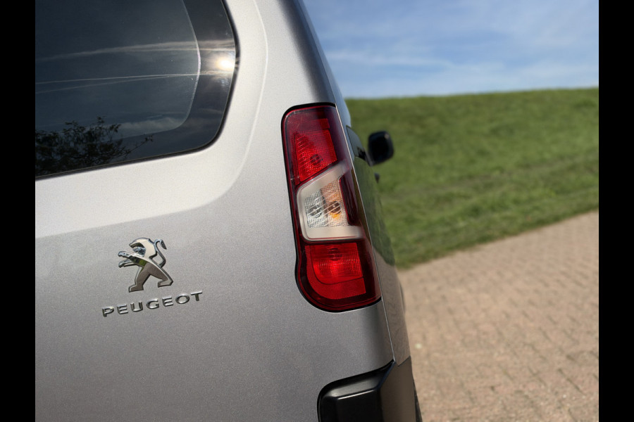 Peugeot Partner 1.5 BlueHDI Premium MAD Luchtvering op achteras | Maxxfan in laadruimte | Laadruimte bekleed met isolatie | PDC & camera A | 1e Eigenaar | NAP