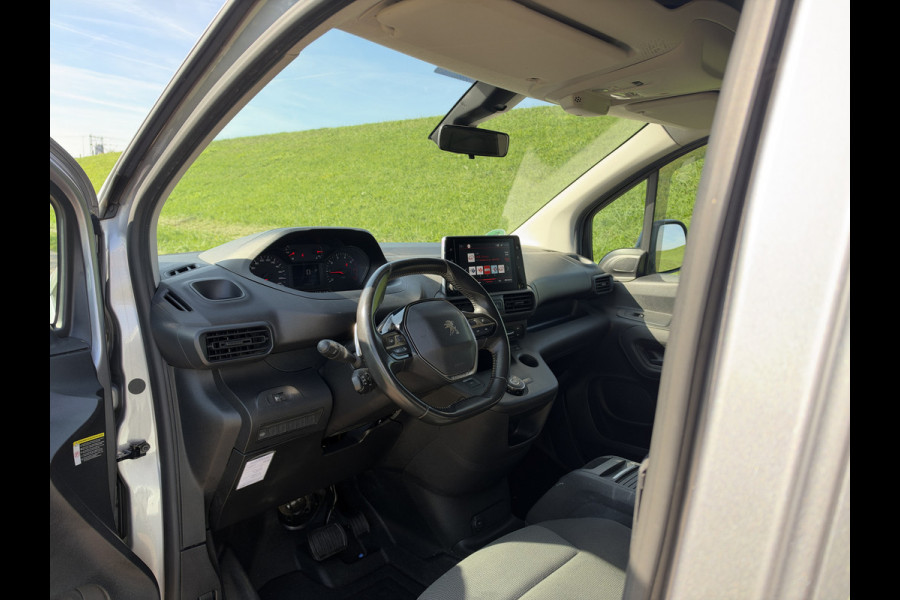 Peugeot Partner 1.5 BlueHDI Premium MAD Luchtvering op achteras | Maxxfan in laadruimte | Laadruimte bekleed met isolatie | PDC & camera A | 1e Eigenaar | NAP