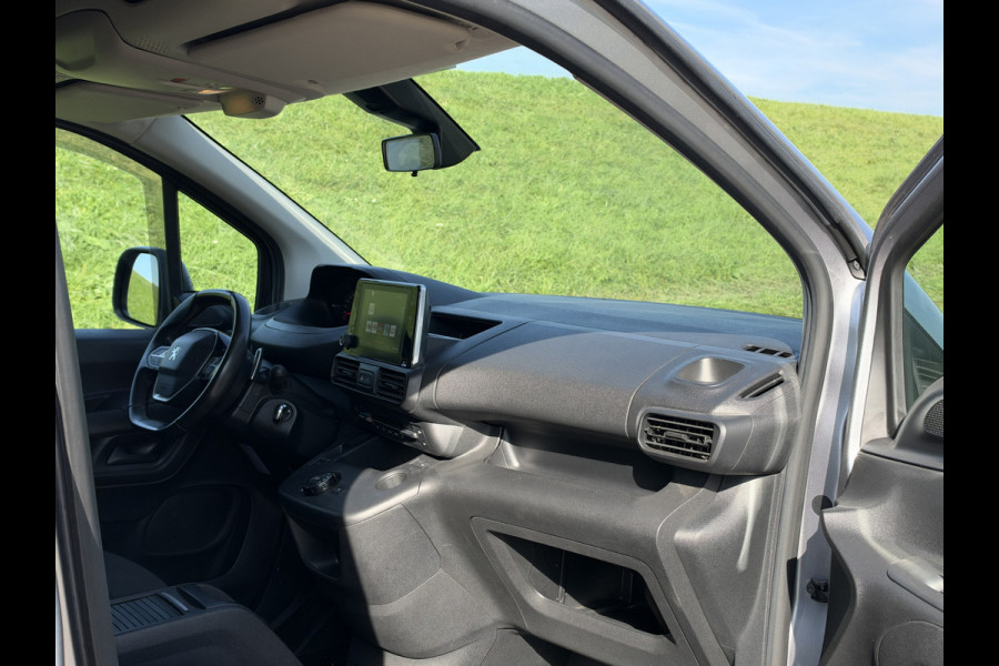 Peugeot Partner 1.5 BlueHDI Premium MAD Luchtvering op achteras | Maxxfan in laadruimte | Laadruimte bekleed met isolatie | PDC & camera A | 1e Eigenaar | NAP