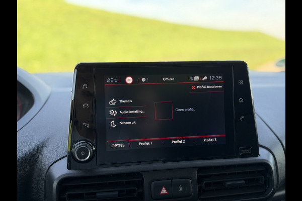 Peugeot Partner 1.5 BlueHDI Premium MAD Luchtvering op achteras | Maxxfan in laadruimte | Laadruimte bekleed met isolatie | PDC & camera A | 1e Eigenaar | NAP
