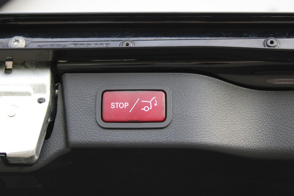 Mercedes-Benz V-Klasse 300d / AMG / Exclusive / DC / 4-matic / Luchtvering / Pano / Elec Stoelen / Burmester / Vol Opties / NIEUWSTAAT.