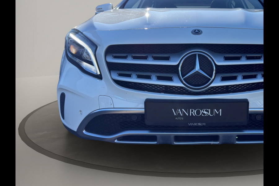 Mercedes-Benz GLA 180 Premium | Pano | Leder sportstoelen | Camera | 18" | Cruise |