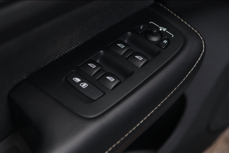 Volvo V60 2.0 T8 AWD Polestar Engineered / PANODAK / B&W / 1e Eigenaar / UNIEK!