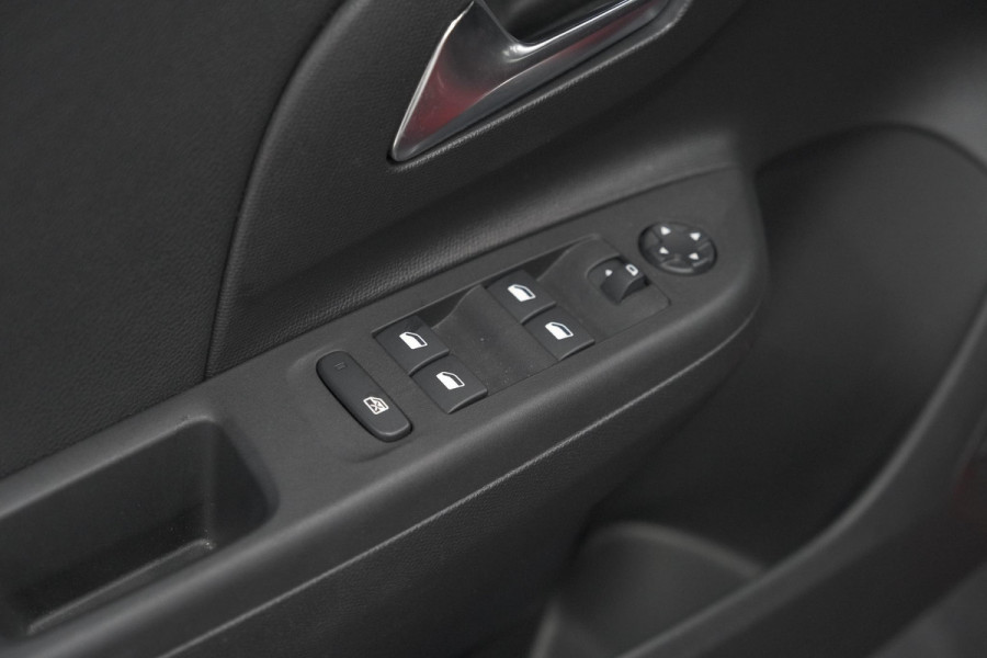 Opel Corsa Turbo 100 GS Line | Parkeersensoren | Apple Carplay | 16 Inch Lichtmetalen Velgen