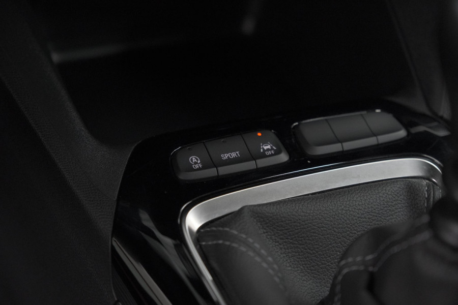 Opel Corsa Turbo 100 GS Line | Parkeersensoren | Apple Carplay | 16 Inch Lichtmetalen Velgen