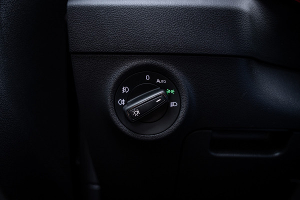 Škoda Karoq 1.5 TSI ACT Sportline Business | Autom. | Navi | PDC | Cruise | LED