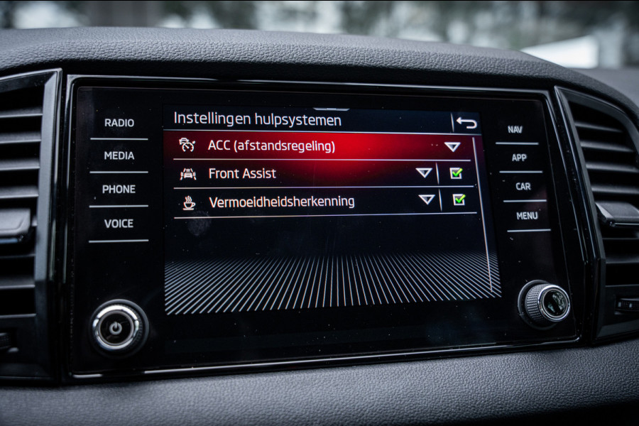 Škoda Karoq 1.5 TSI ACT Sportline Business | Autom. | Navi | PDC | Cruise | LED