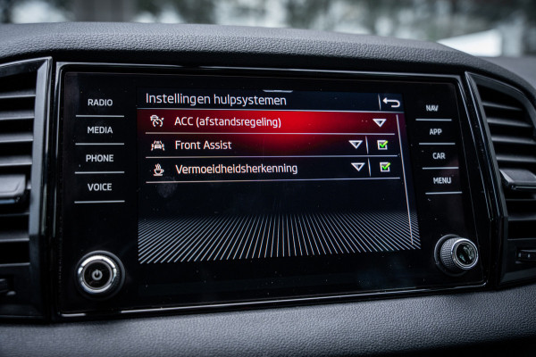 Škoda Karoq 1.5 TSI ACT Sportline Business | Autom. | Navi | PDC | Cruise | LED