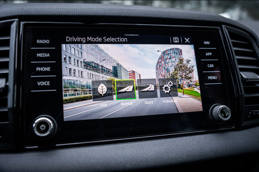 Škoda Karoq 1.5 TSI ACT Sportline Business | Autom. | Navi | PDC | Cruise | LED