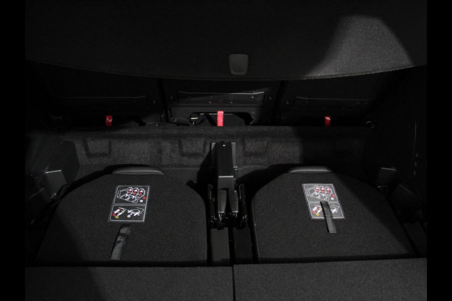 Peugeot 5008 1.2 PureTech 130pk Automaat GT Climate control Adaptive cruise control Achteruitrijd camera Verwarmde voorstoelen Keyless Navigatie LED Apple Carplay/ Android Auto