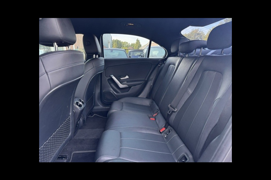 Mercedes-Benz A-Klasse 180 Business Solution Luxury-Digital dash- BTW - sfeerverlichting-Automaat-Dealer onderhouden-1e eigenaar