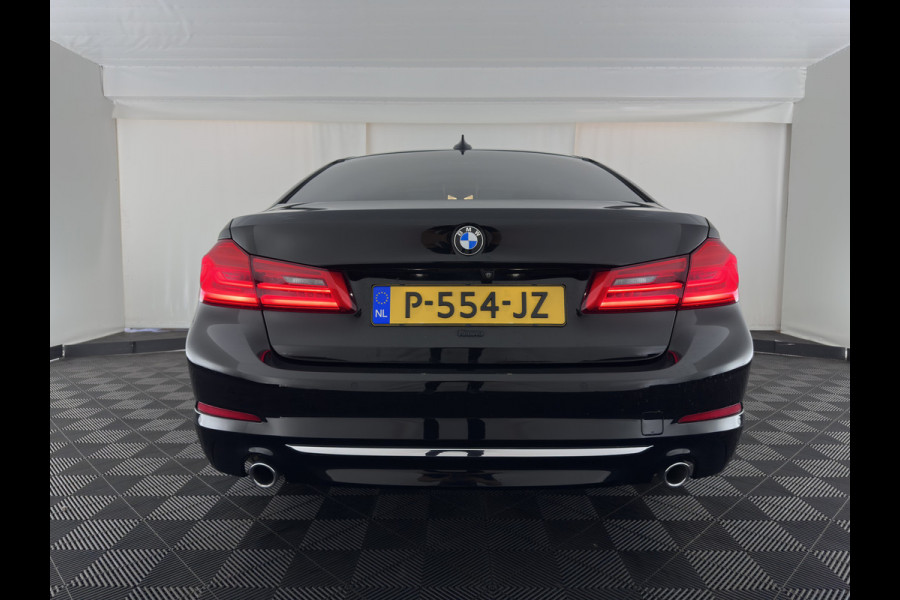 BMW 5 Serie 530e iPerformance High Executive (Plug-in) {SoH-98%} Aut. *HEAD-UP | LEATHER | XENON | ADAPTIVE-CRUISE | TOP-VIEW | HEATED-COMFORTSEATS | PRIVACY-GLASS | AMBIENT-LIGHT | ECC | PDC | 18''ALU*