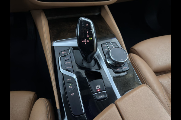 BMW 5 Serie 530e iPerformance High Executive (Plug-in) {SoH-98%} Aut. *HEAD-UP | LEATHER | XENON | ADAPTIVE-CRUISE | TOP-VIEW | HEATED-COMFORTSEATS | PRIVACY-GLASS | AMBIENT-LIGHT | ECC | PDC | 18''ALU*
