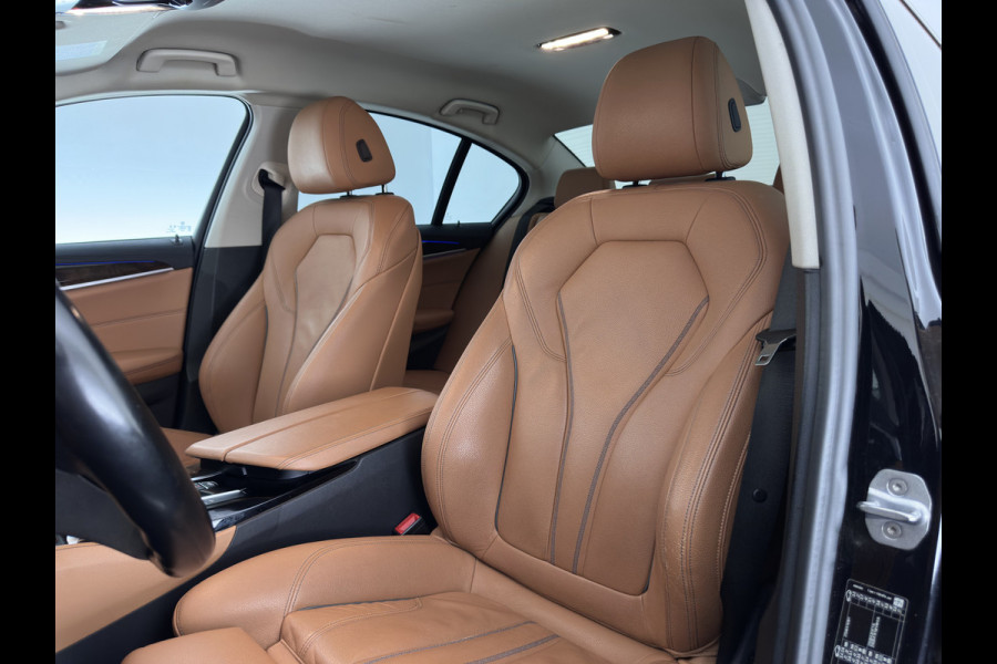 BMW 5 Serie 530e iPerformance High Executive (Plug-in) {SoH-98%} Aut. *HEAD-UP | LEATHER | XENON | ADAPTIVE-CRUISE | TOP-VIEW | HEATED-COMFORTSEATS | PRIVACY-GLASS | AMBIENT-LIGHT | ECC | PDC | 18''ALU*