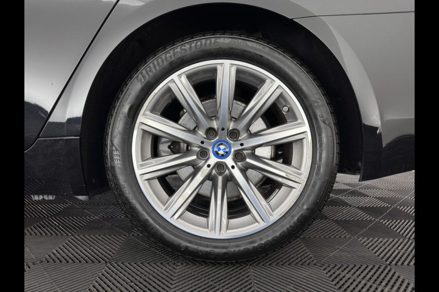 BMW 5 Serie 530e iPerformance High Executive (Plug-in) {SoH-98%} Aut. *HEAD-UP | LEATHER | XENON | ADAPTIVE-CRUISE | TOP-VIEW | HEATED-COMFORTSEATS | PRIVACY-GLASS | AMBIENT-LIGHT | ECC | PDC | 18''ALU*