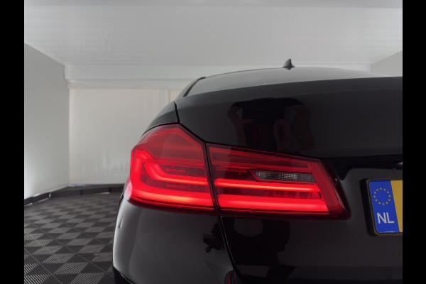 BMW 5 Serie 530e iPerformance High Executive (Plug-in) {SoH-98%} Aut. *HEAD-UP | LEATHER | XENON | ADAPTIVE-CRUISE | TOP-VIEW | HEATED-COMFORTSEATS | PRIVACY-GLASS | AMBIENT-LIGHT | ECC | PDC | 18''ALU*