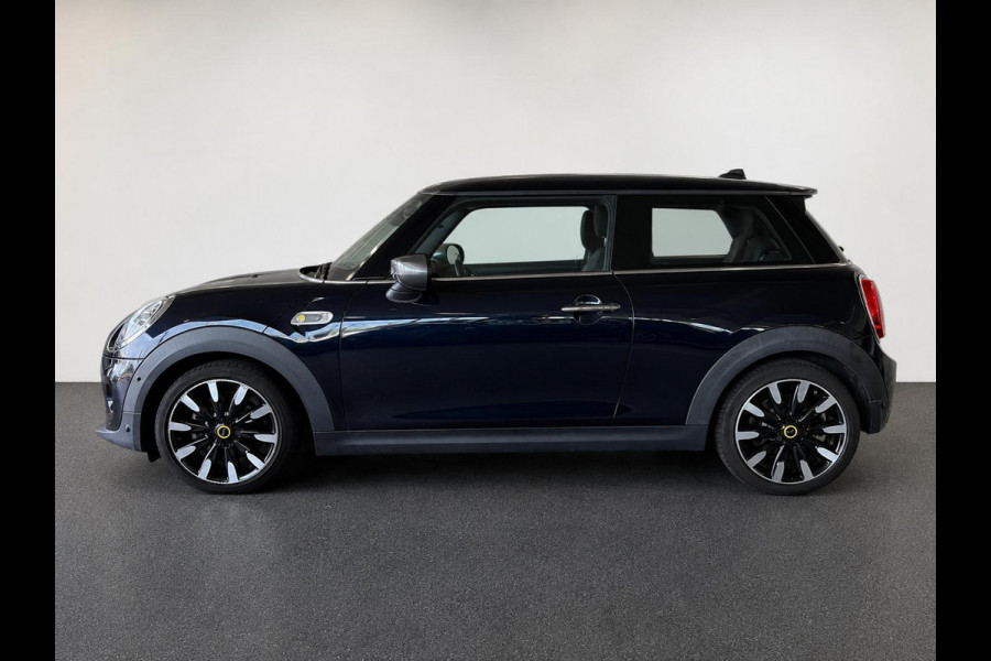 MINI Electric Charged 33 kWh Panoramadak Harman Kardon Camera Leder Navigatie Professional Cruise Control Head Up Display Bluetooth SOH 97%
